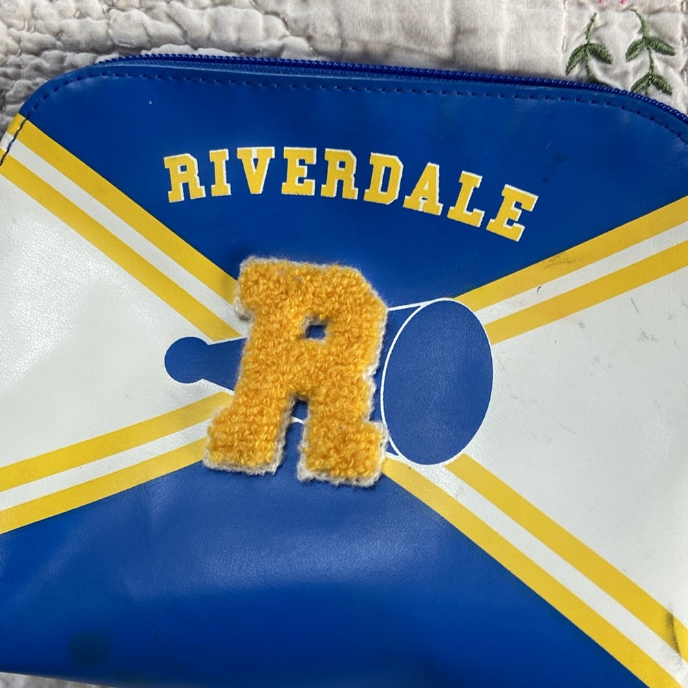 5/$40 🏷️ NWT RIVERDALE LETTERJACKET STYLE MAKEUP/COSMETIC BAG - Picture 6 of 8